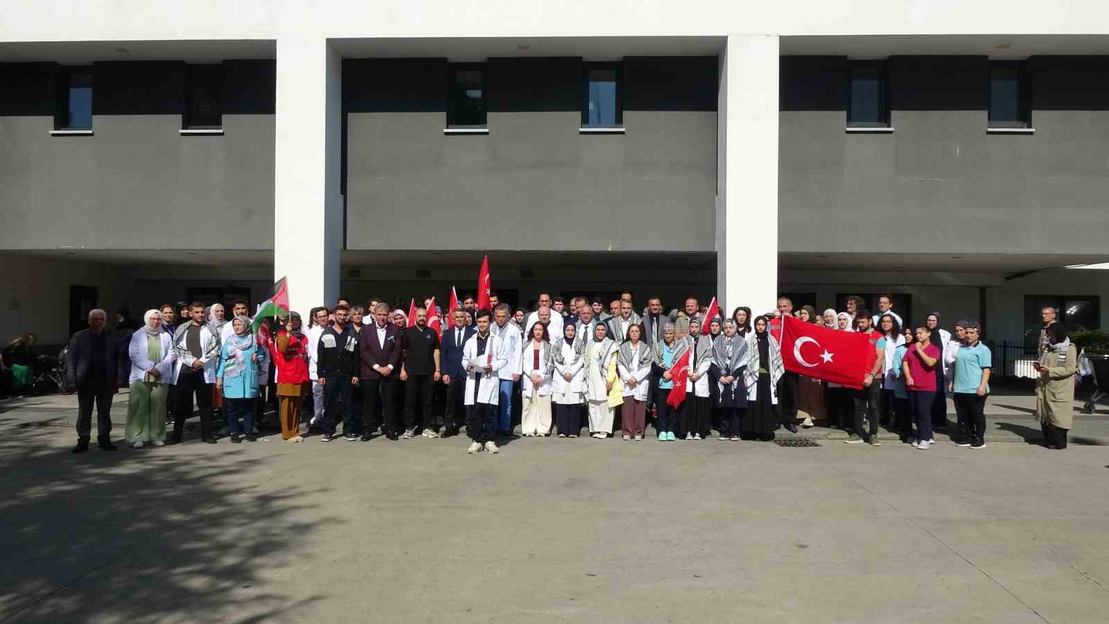 Trabzon’da doktor adaylarından "Hayat Kurtaran Eller Gazze’deki Katliama Susamaz" protestosu