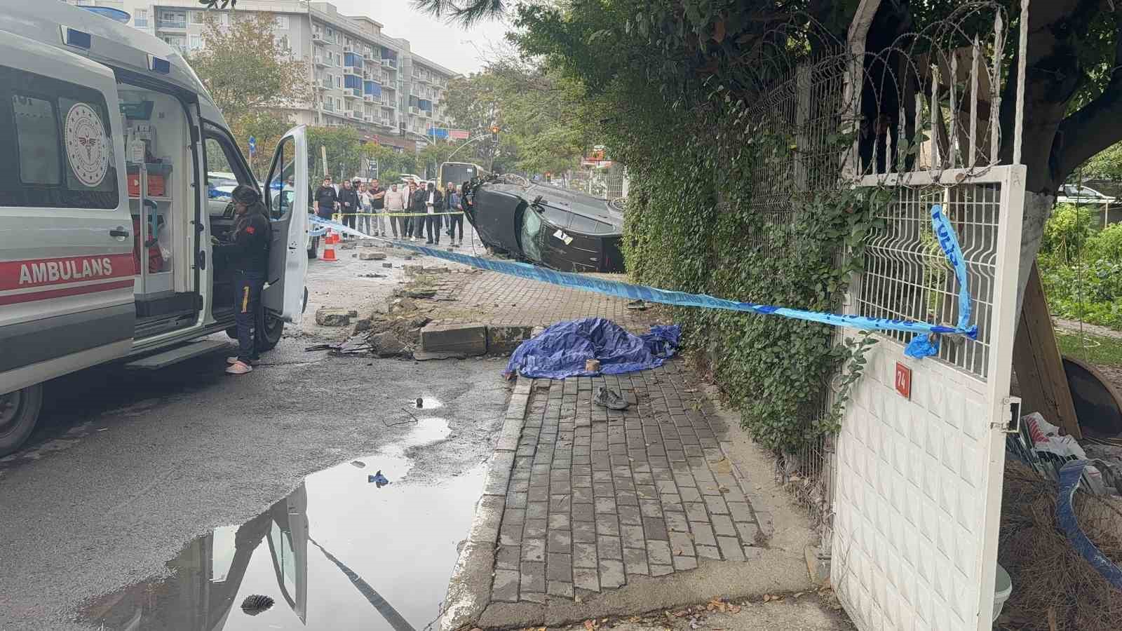 Beylikdüzü’nde kaladırımda yürüyen çocuğa araç çarptı: 1 ölü