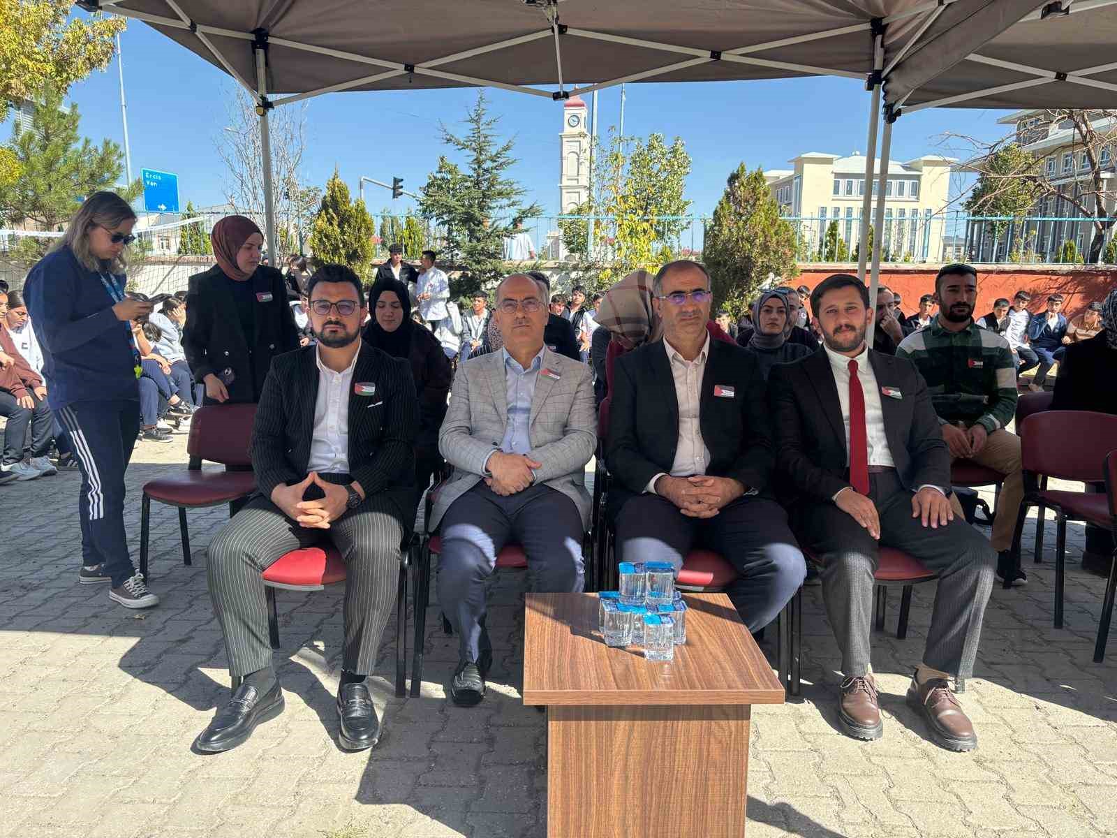 Patnos’ta öğrenciler Filistin için tek yürek oldu