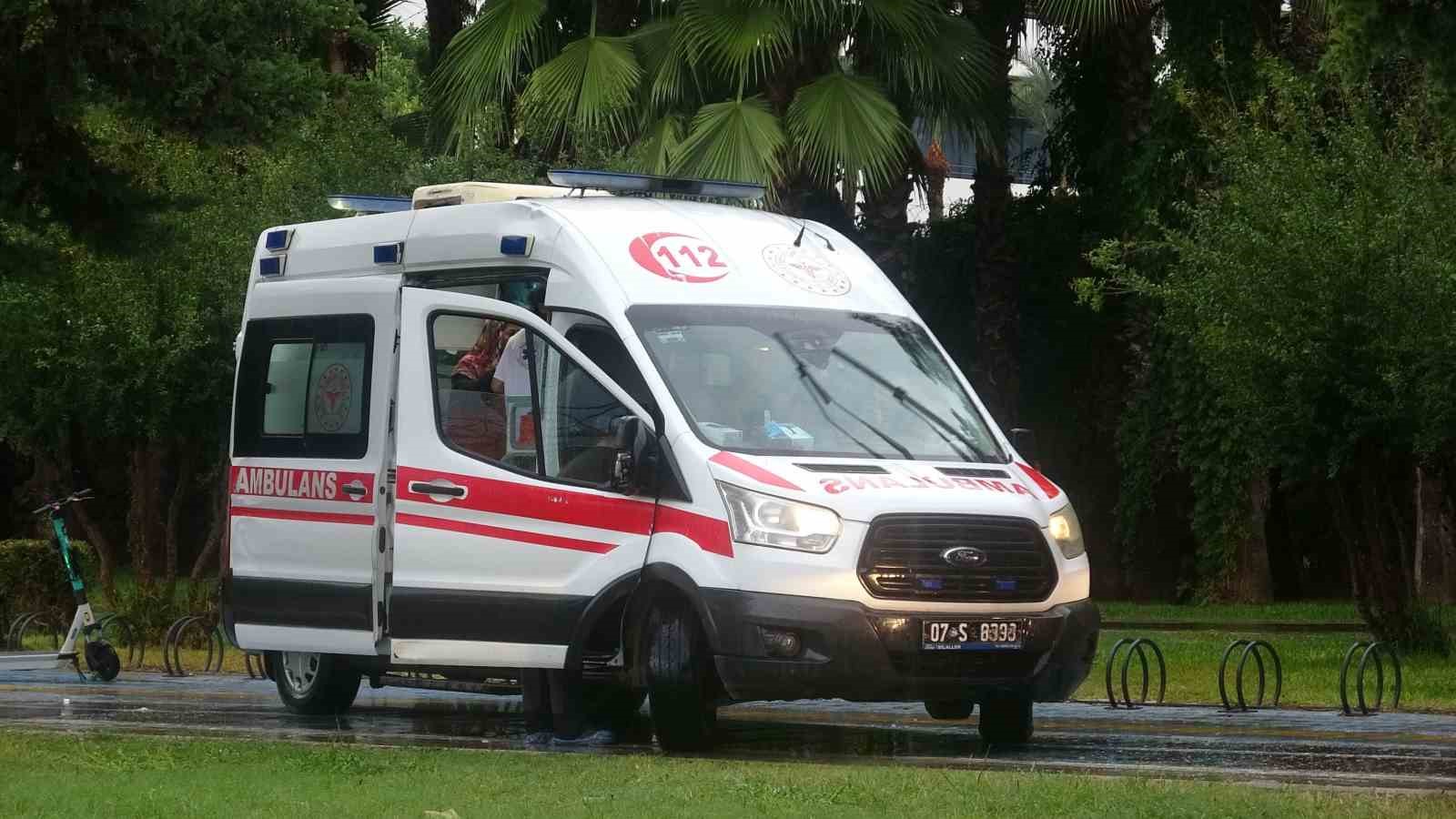 Falezlerde mahsur kalan kadın itfaiyenin zorlu operasyonuyla kurtarıldı