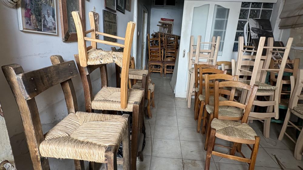 KKTC'de yaşayan 66 yaşındaki Öke, hasır iskemle geleneğini sürdürüyor