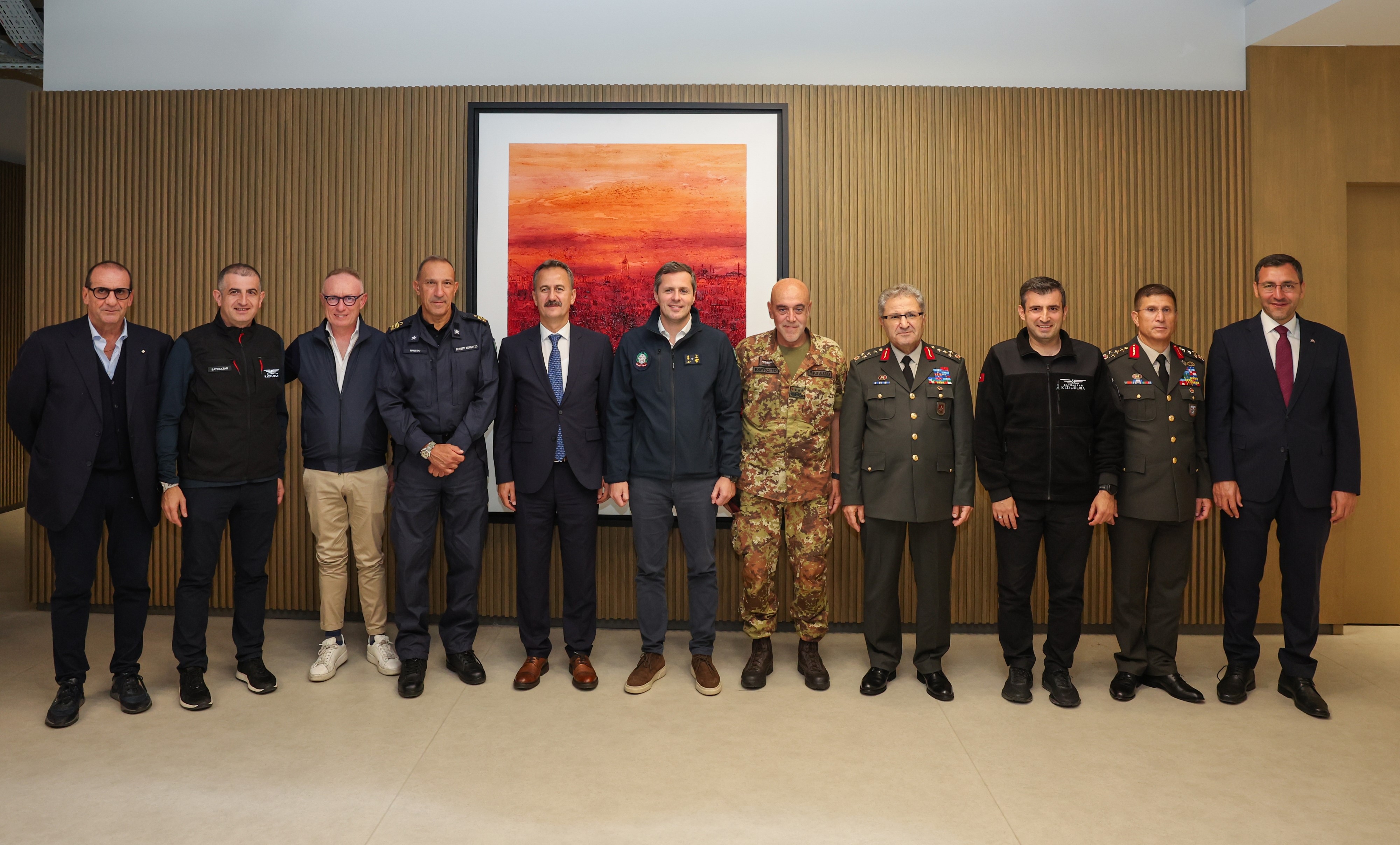 İtalyan heyet, Baykar’ın oyun değiştirici teknolojilerini inceledi: TB3 SİHA, AKINCI, KIZILELMA art arda havalandı