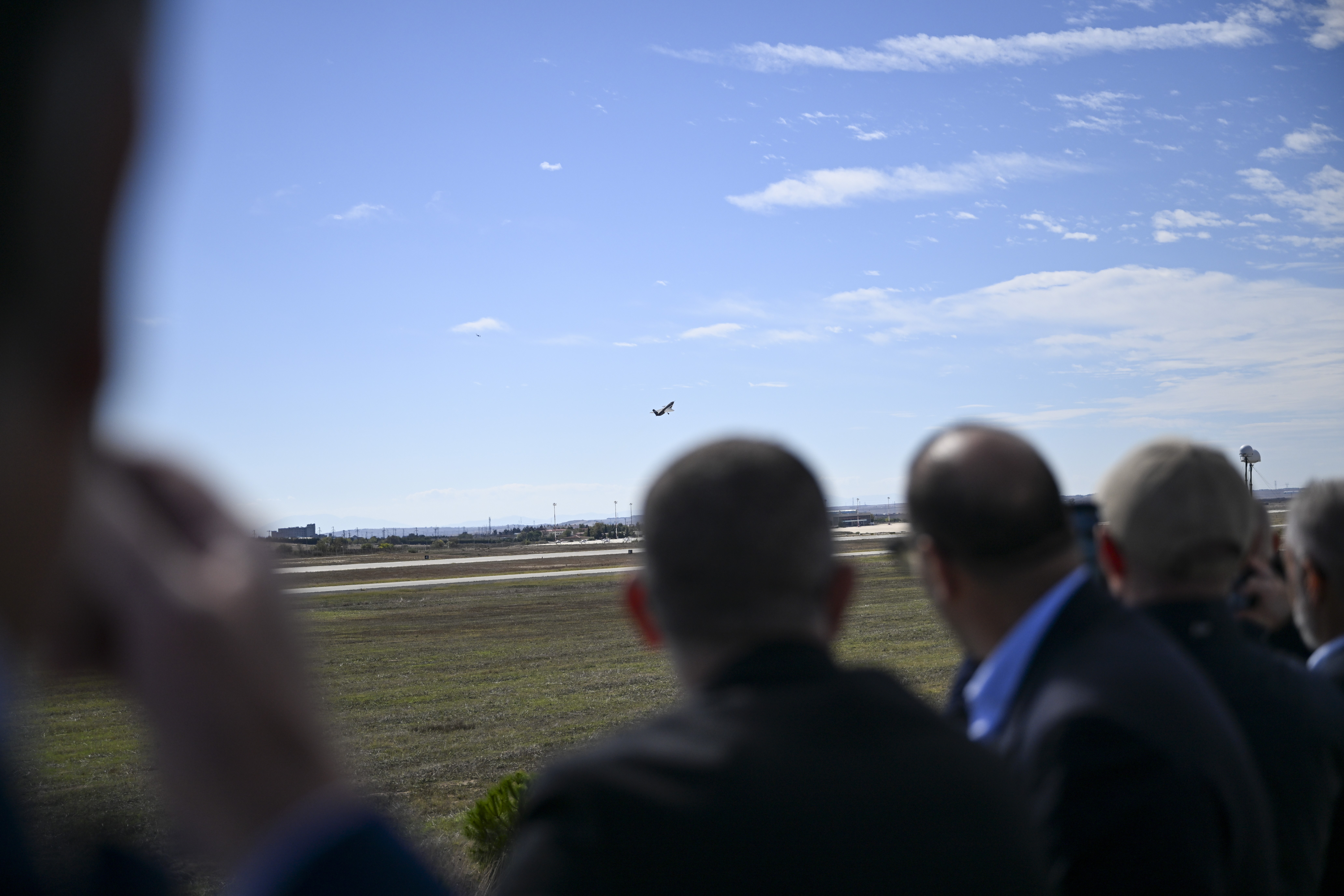 İtalyan heyet, Baykar’ın oyun değiştirici teknolojilerini inceledi: TB3 SİHA, AKINCI, KIZILELMA art arda havalandı