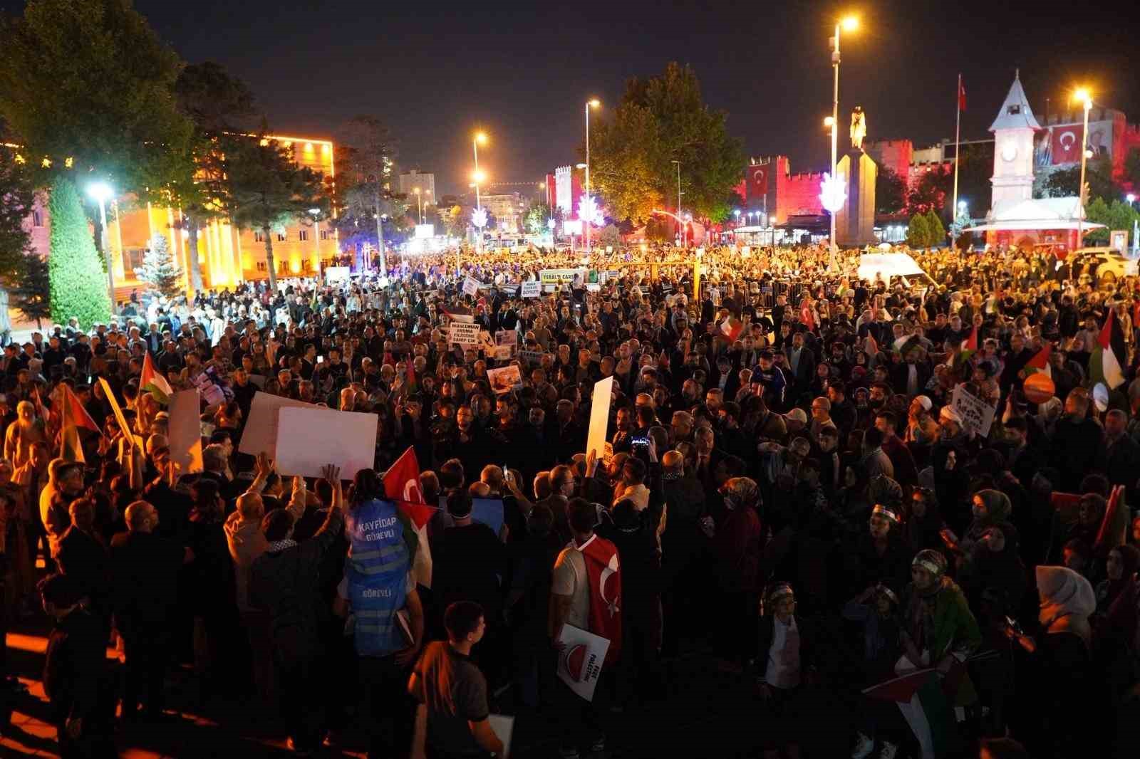 AK Parti Kayseri İl Başkanı Okandan, ‘Kararlılık Yürüyüşü’ne katıldı