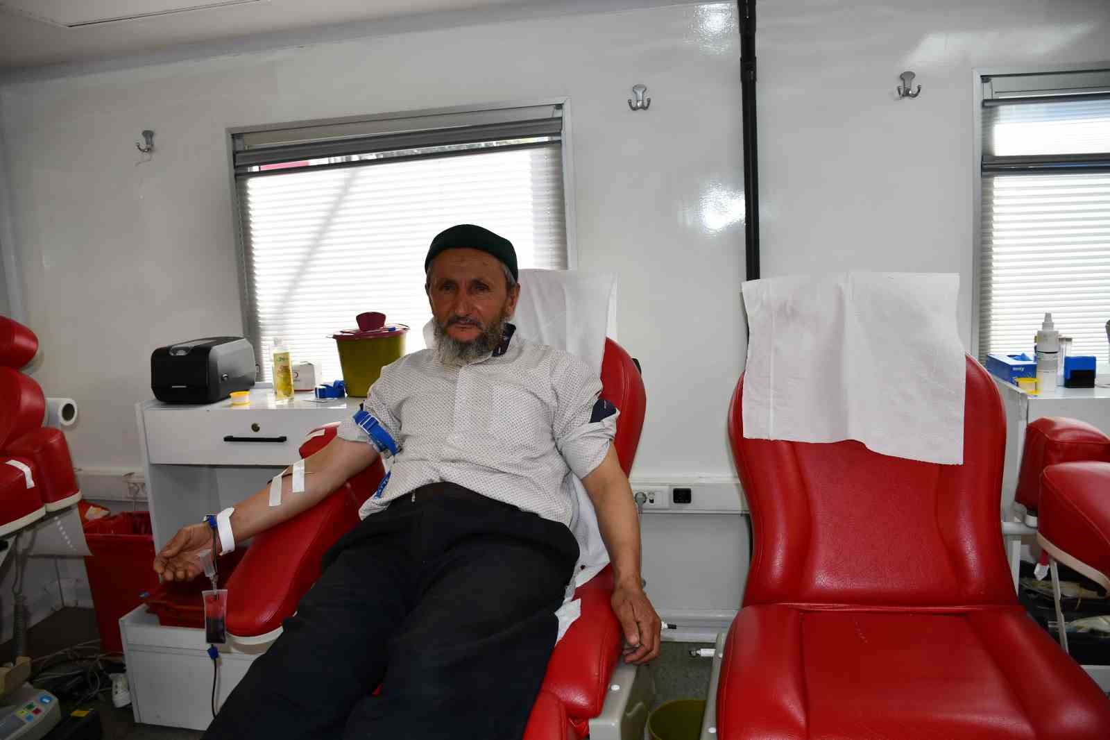 Vezirköprü’de Kızılay’a kan bağışı