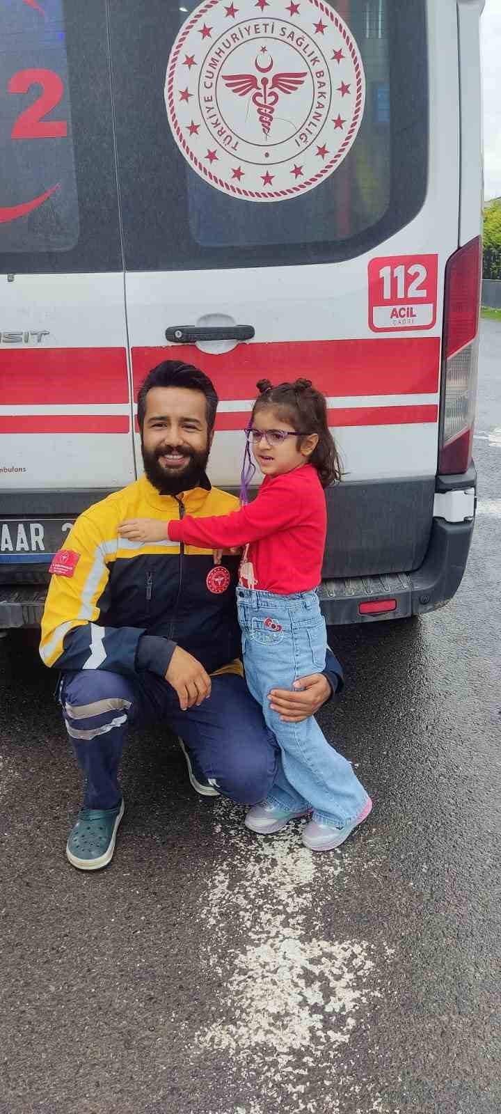 Minik öğrencilere ambulans tanıtımı