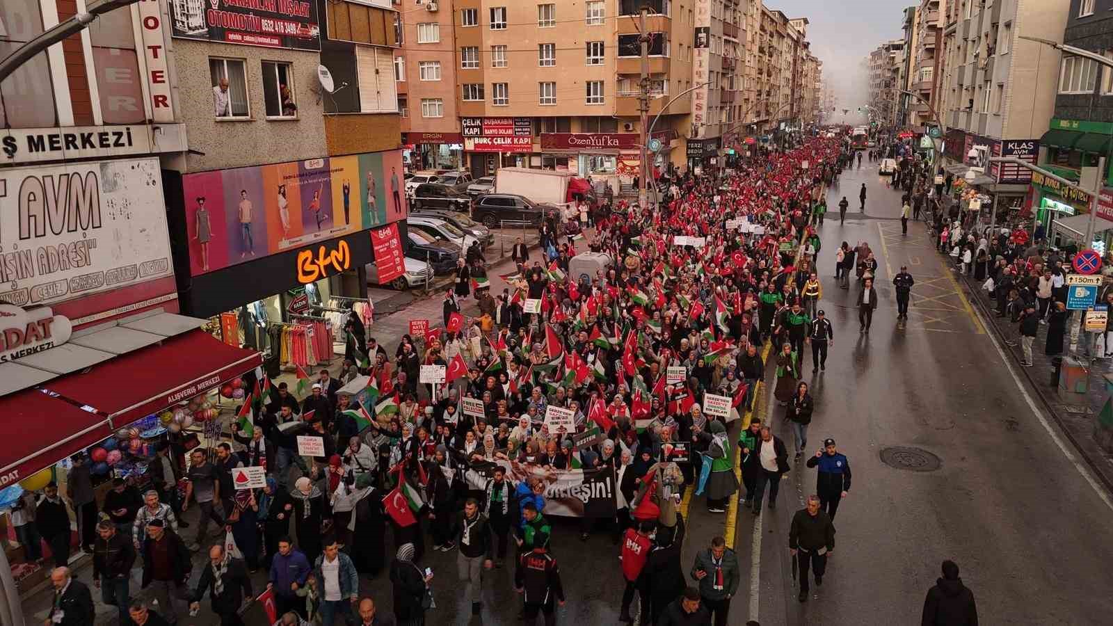Gebze’de binlerce kişi Gazze için yürüdü