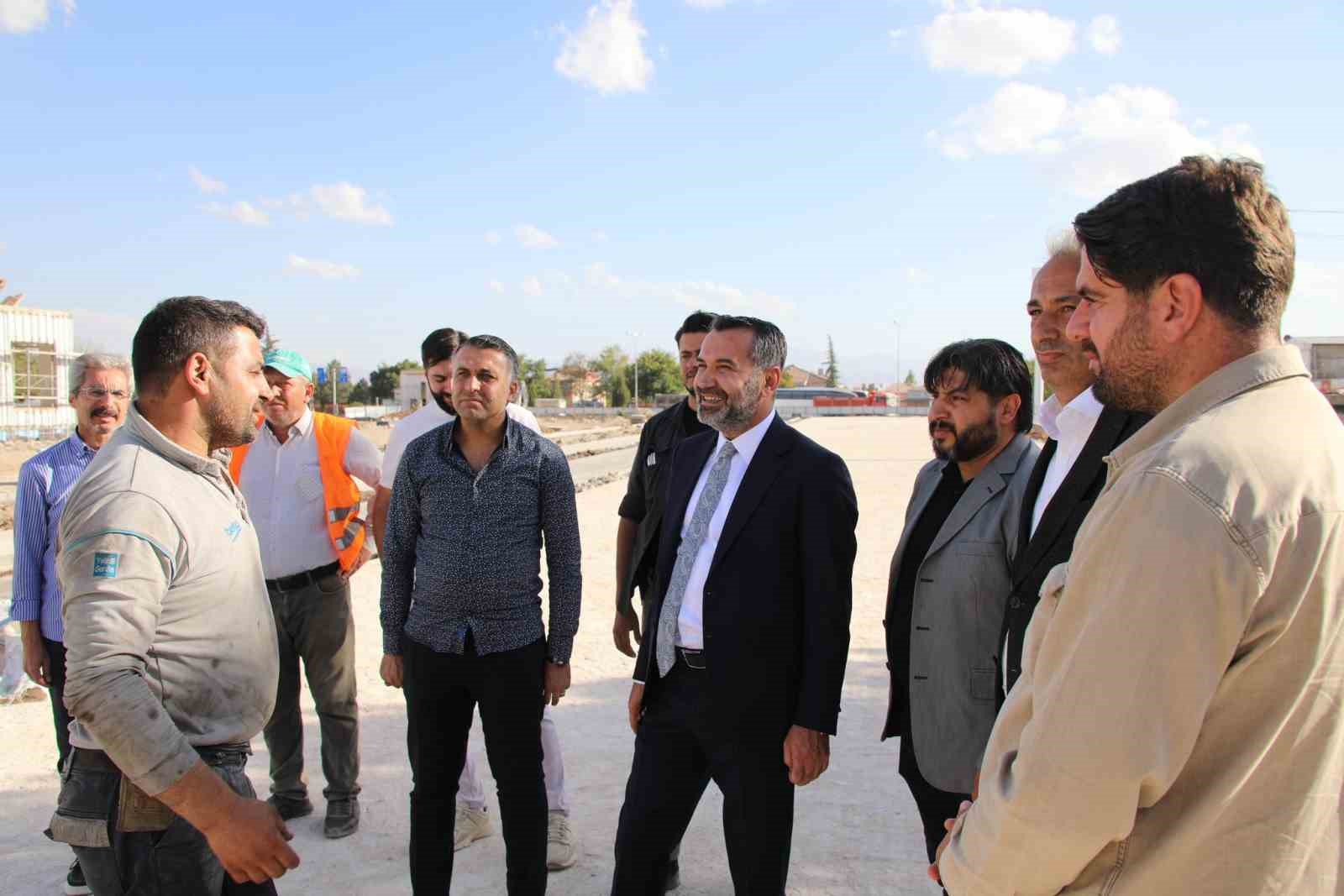 Başkan Şerifoğulları Doğu Park’ta incelemelerde bulundu