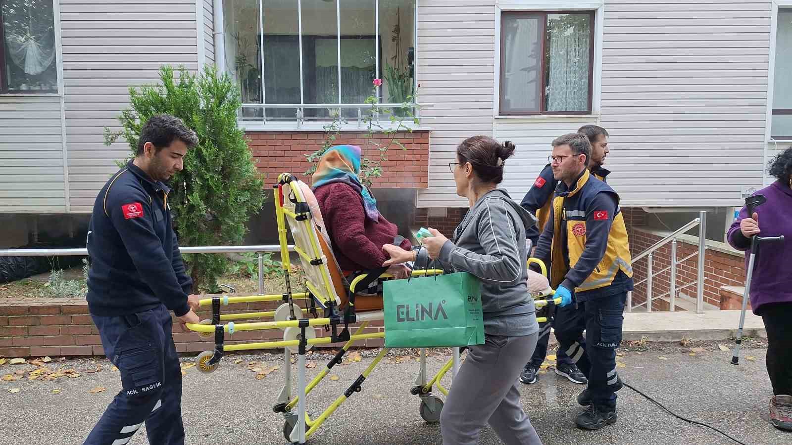 Kırklareli’nde korkutan yangın: Mahsur kalanlar merdivenli araçla kurtarıldı