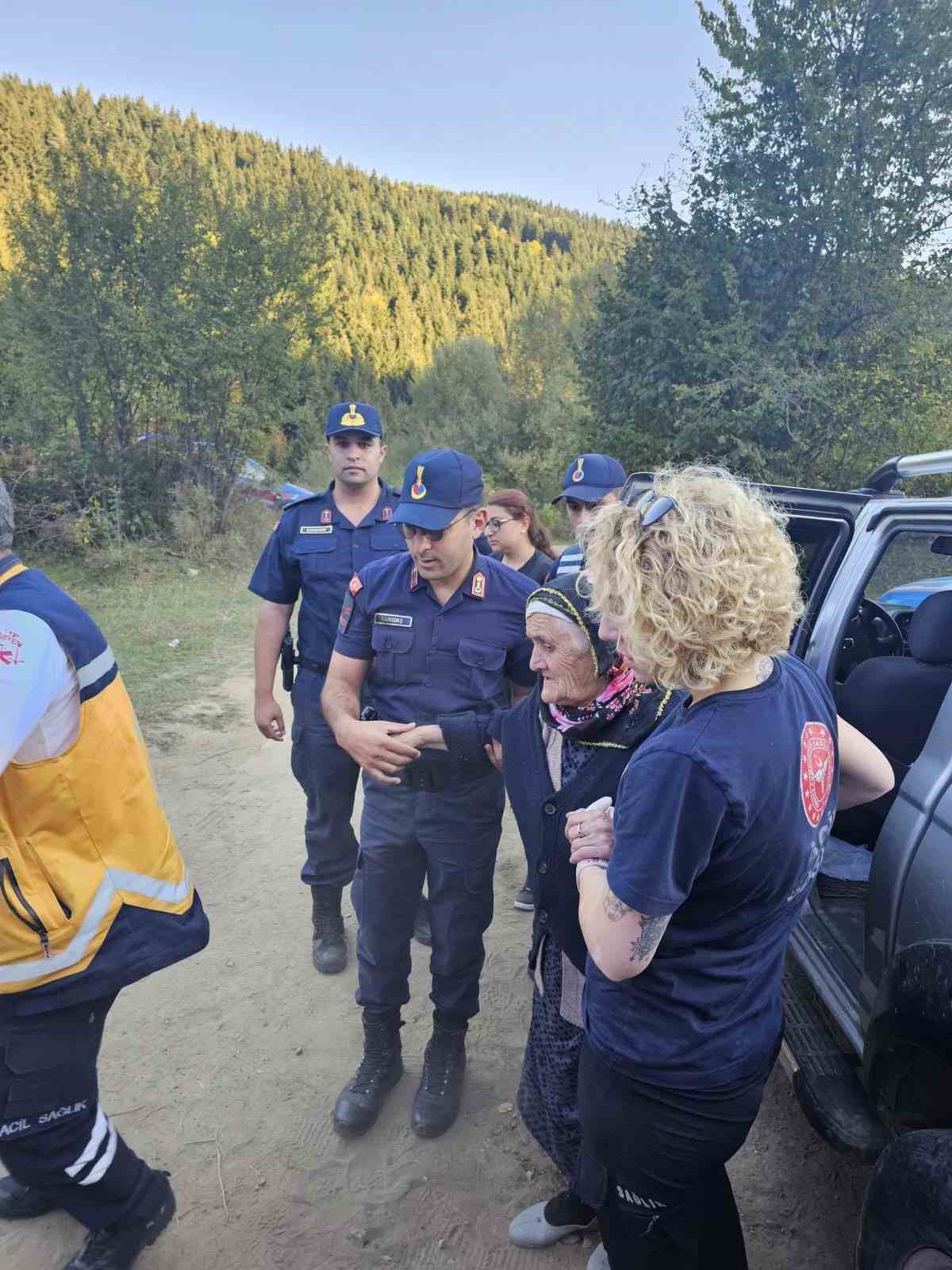 Artvin’de kaybolan Alzheimer hastası yaşlı kadın bulundu