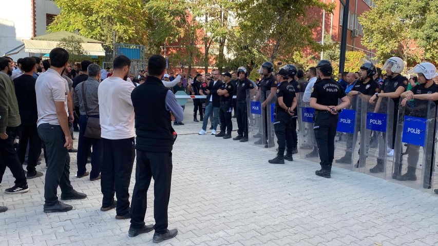 Elazığ'da Furkancılar Zabıta Müdürlüğünü bastı