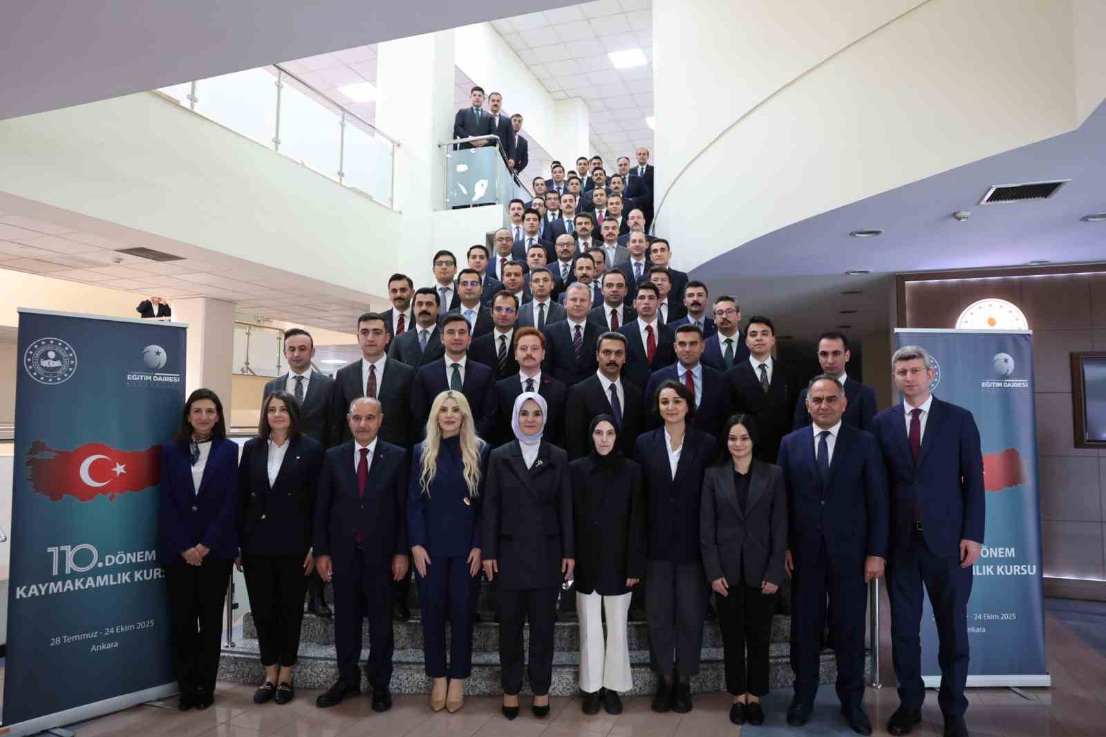 Bakan Göktaş: "Kaymakamlarımız, sosyal hizmetlerimizin her kesime hızlı ve doğru şekilde ulaştırılmasında köprü görevi görüyor"
