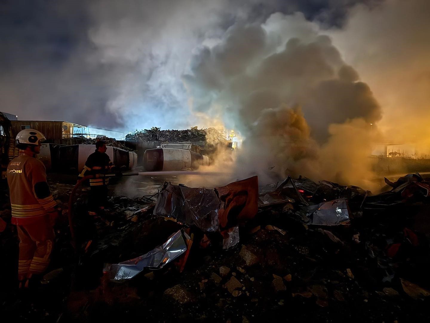 Antakya’da hurdalık yangını