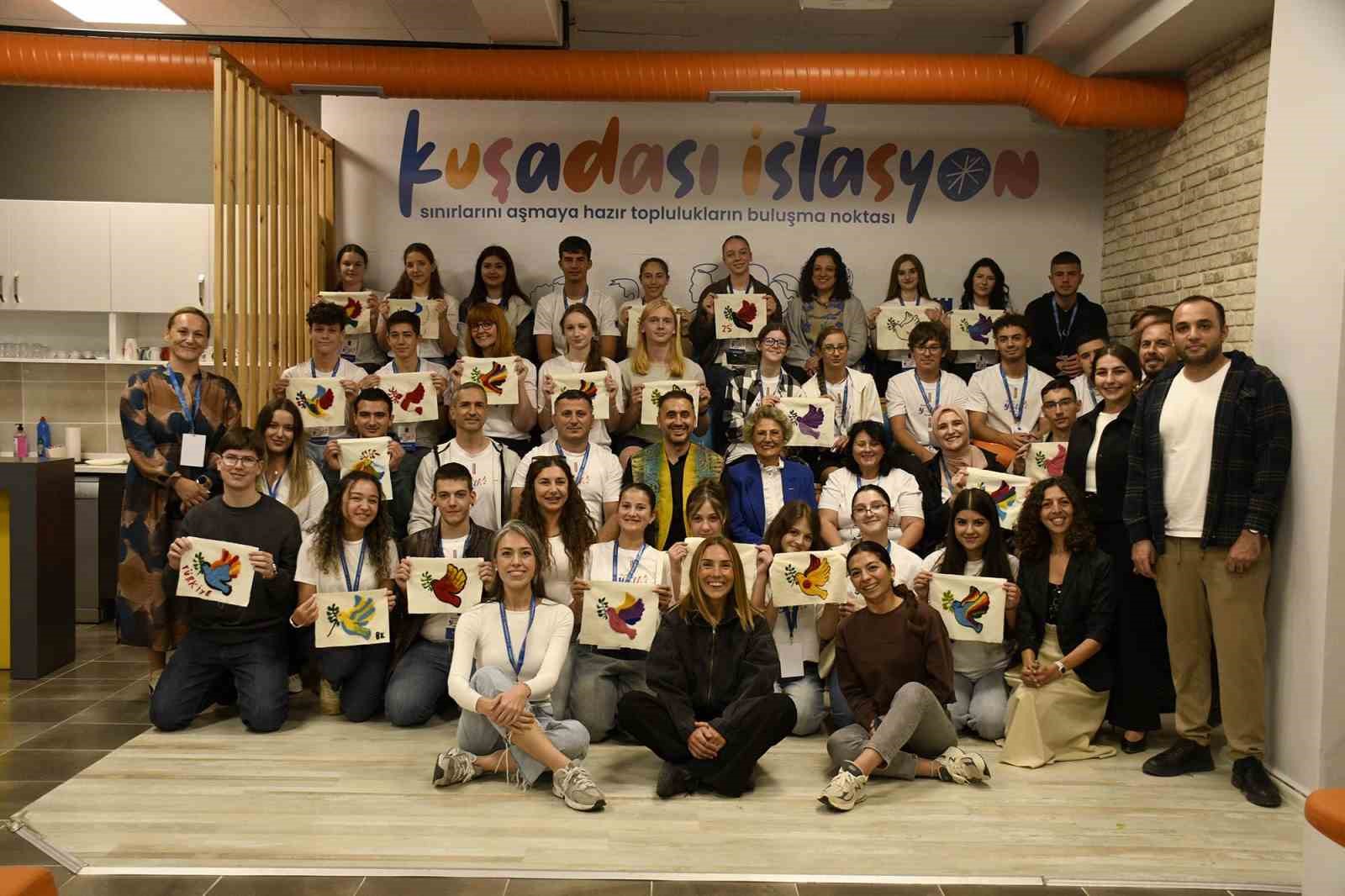 Gen&ccedil;lik Toplantısı Ke&ccedil;e At&ouml;lyesi&rsquo;yle renkli anlara sahne oldu
