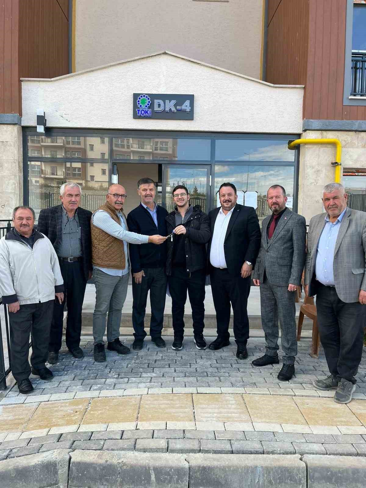 Mihalıççık’ta depreme dayanıklı konutların hak sahiplerine teslimi başladı
