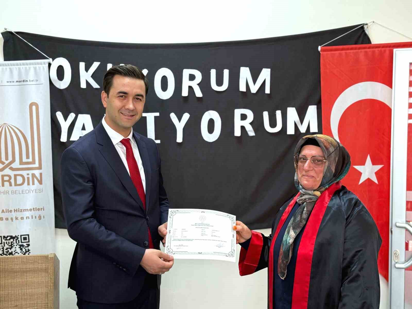 Midyat&rsquo;ta okuma yazma kursunu tamamlayan kursiyerlere sertifika verildi
