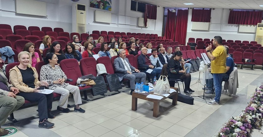 Efeler’de Türk Sanat Müziği Korosu yeni döneme başladı
