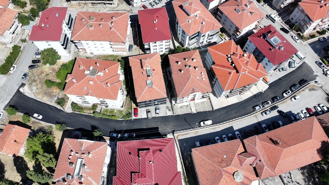 Gölbaşı Belediyesi ilçedeki asfalt serim çalışmalarını sürdürüyor