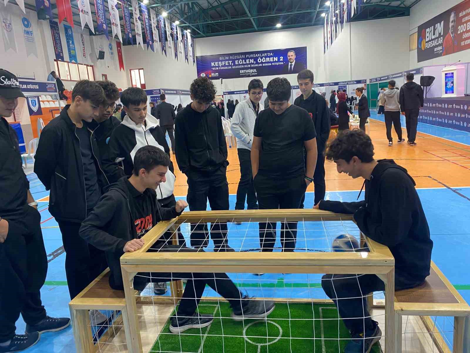 Pursaklar’da 2. Bilim Şenliği öğrencilerin keşfederek öğrenmesini sağlıyor
