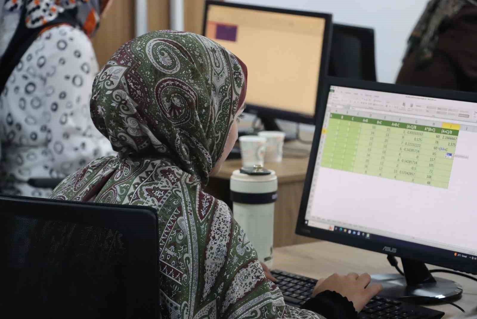 B&uuml;y&uuml;kşehir&rsquo;den bilgisayar operat&ouml;rl&uuml;ğ&uuml; ve klavye kursu
