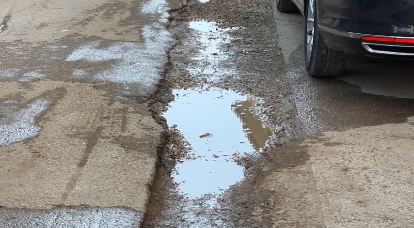 Yüksekova’da doğalgaz çalışmaları tamamlanmadı, kazılan yollar öylece kaldı