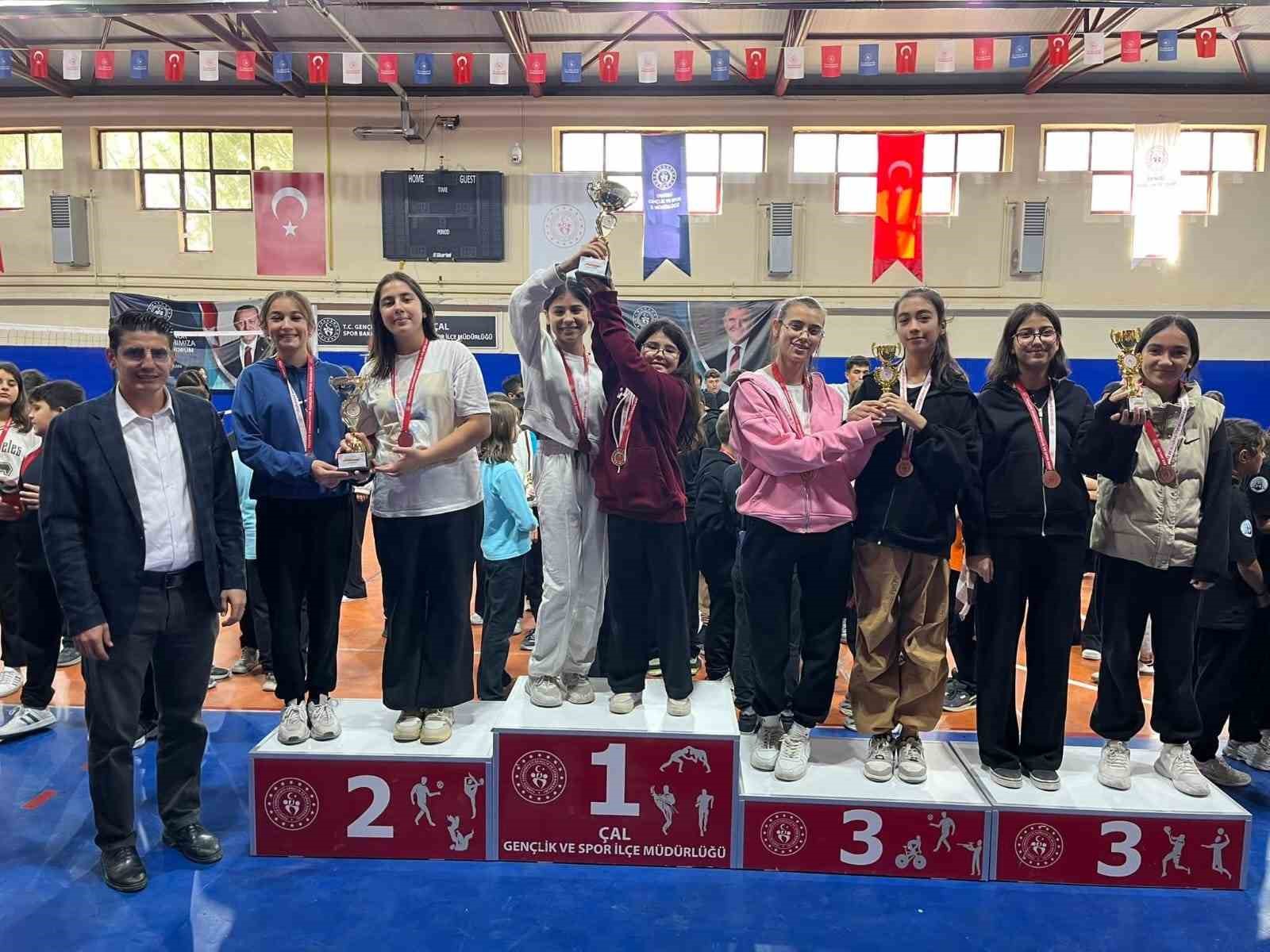 104 sporcu Amat&ouml;r Spor Haftası&rsquo;nda kıyasıya yarıştı
