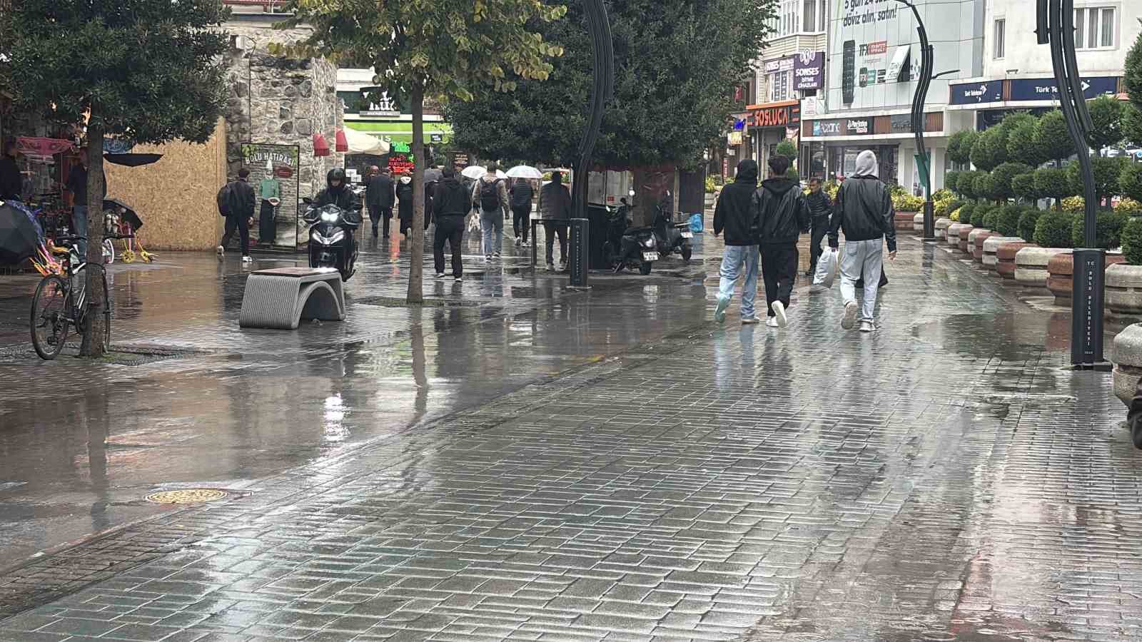 Bolu’da yağmur etkili oldu
