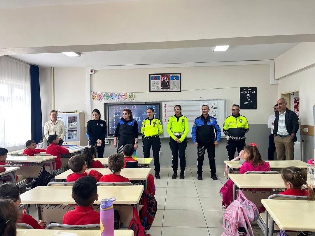 Tekirdağ&rsquo;da polislerden minik &ouml;ğrencilere eğitim
