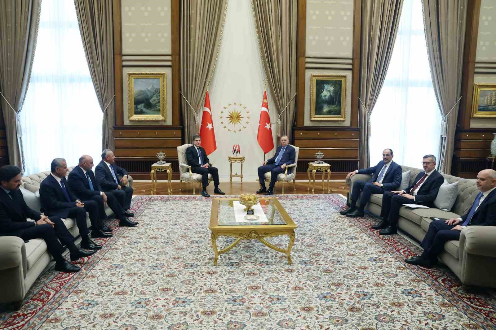 Cumhurbaşkanı Erdoğan, Irak Kürt Bölgesel Yönetimi Başkanı Barzani’yi kabul etti.
