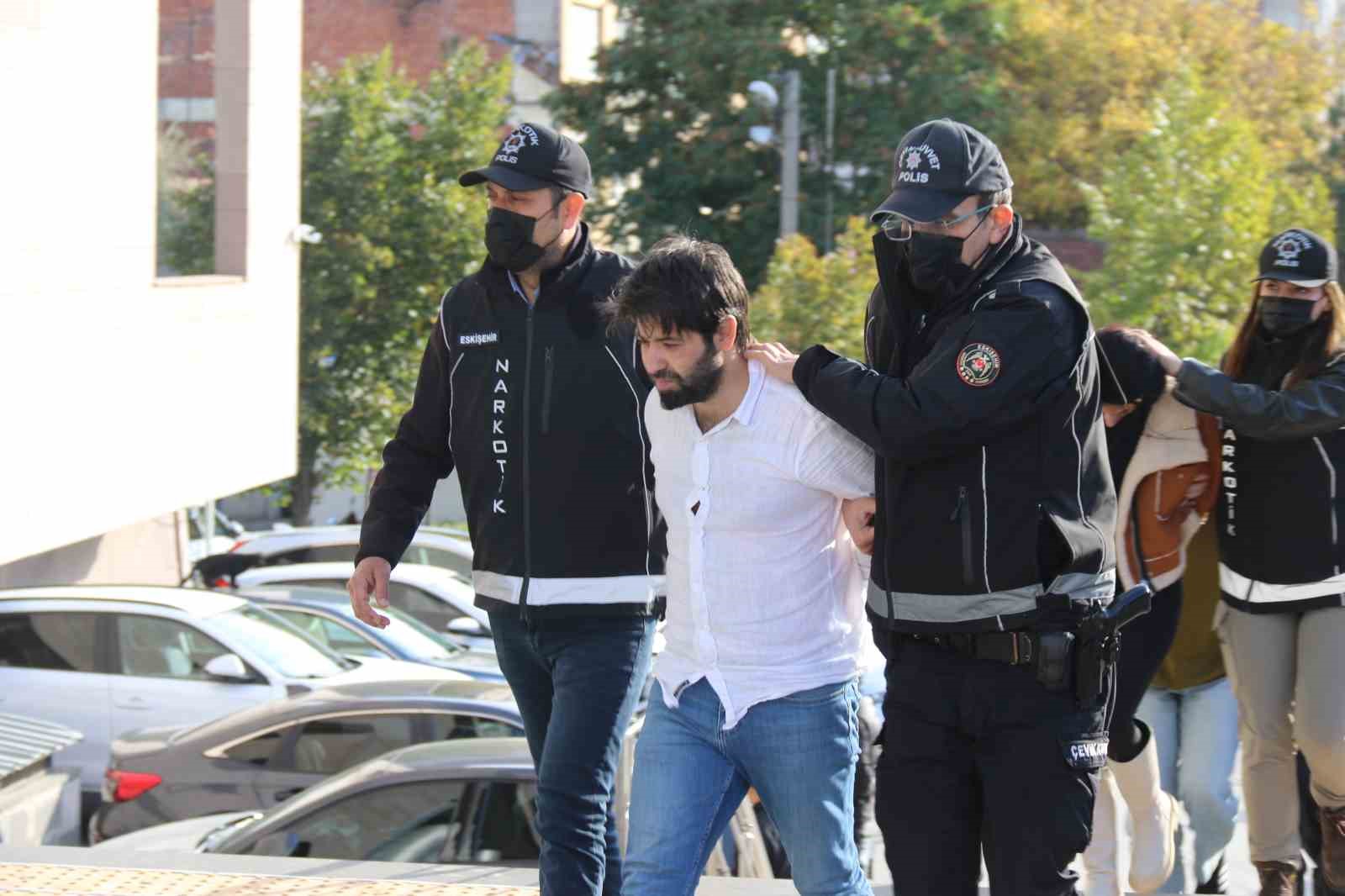 Eskişehir’de eş zamanlı uyuşturucu operasyonu: 8 kişi tutuklandı