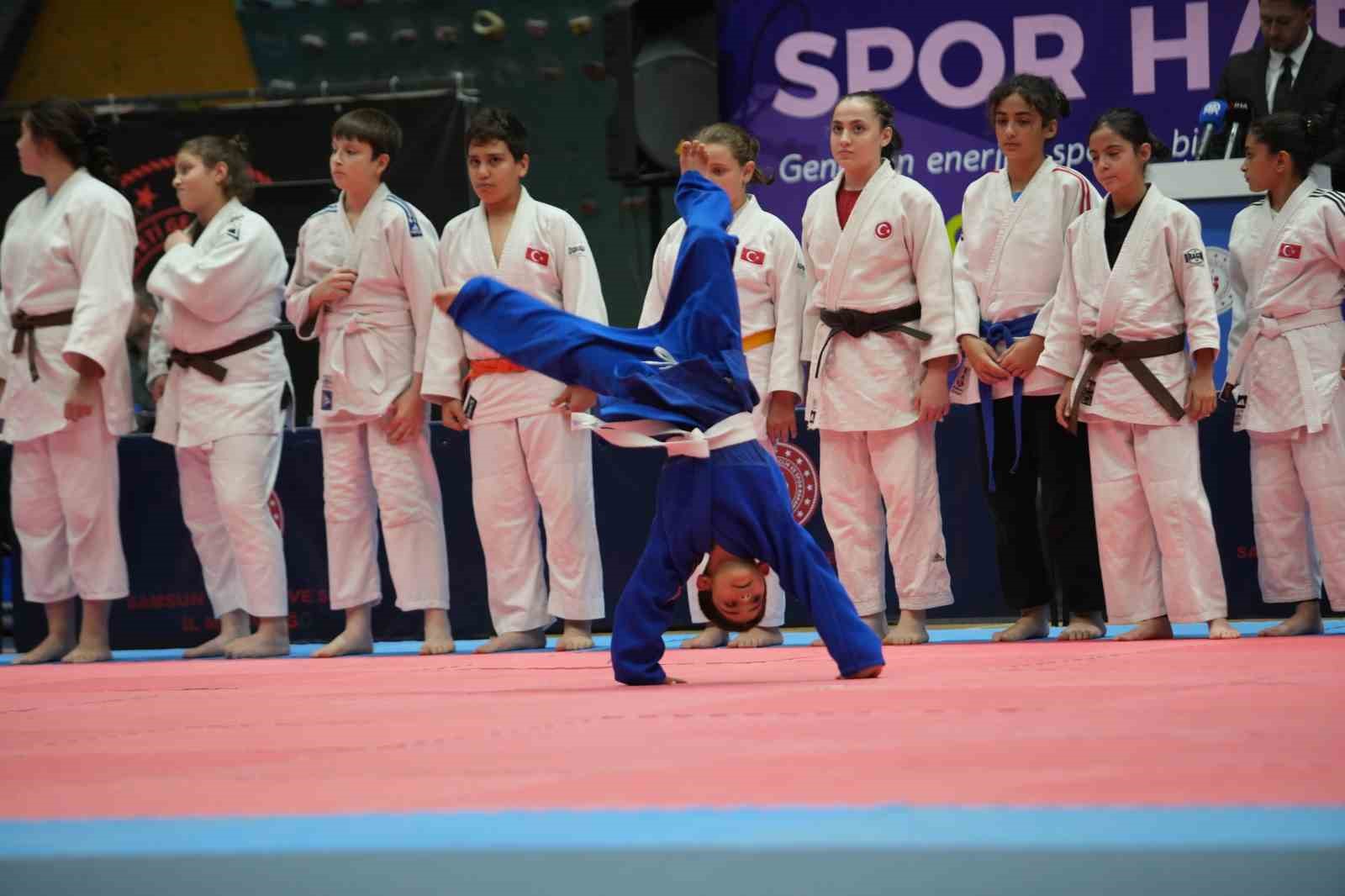 Samsun&rsquo;da Amat&ouml;r Spor Haftası coşkuyla başladı
