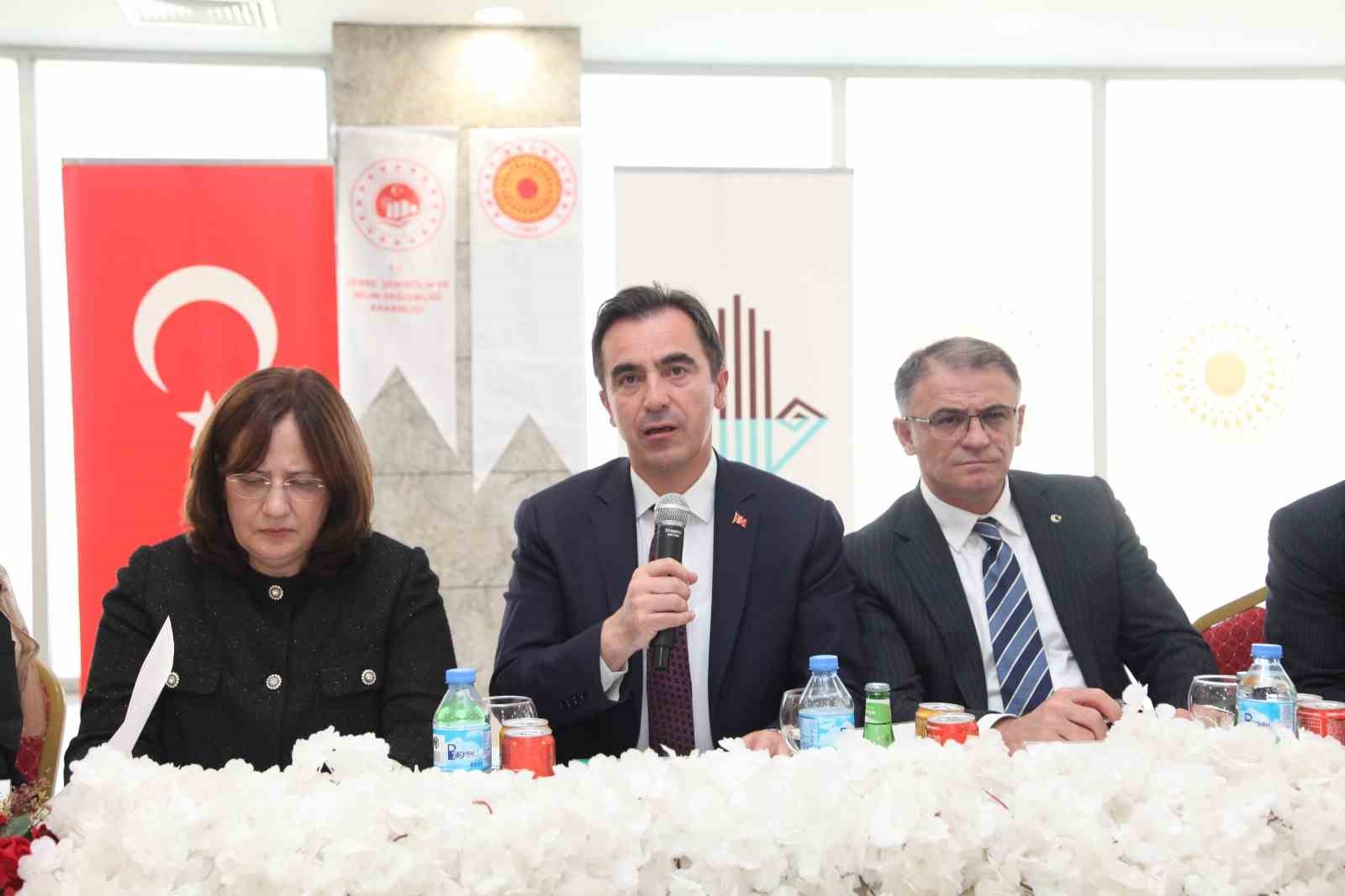 Van Gölü’nden yaklaşık 2 milyon metreküp bir dip çamuru çıkarıldı