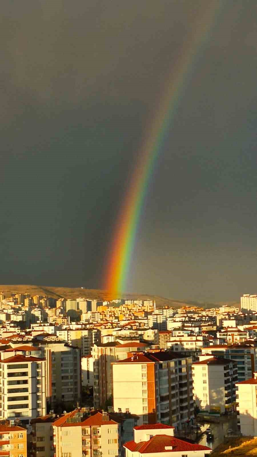 Elazığ’da gökkuşağı şöleni
