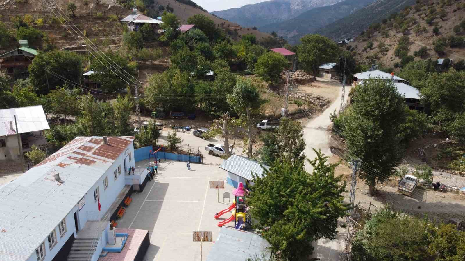 K&ouml;y okulu &ouml;zel okul gibi: 2 ve 8 kişilik sınıflar var
