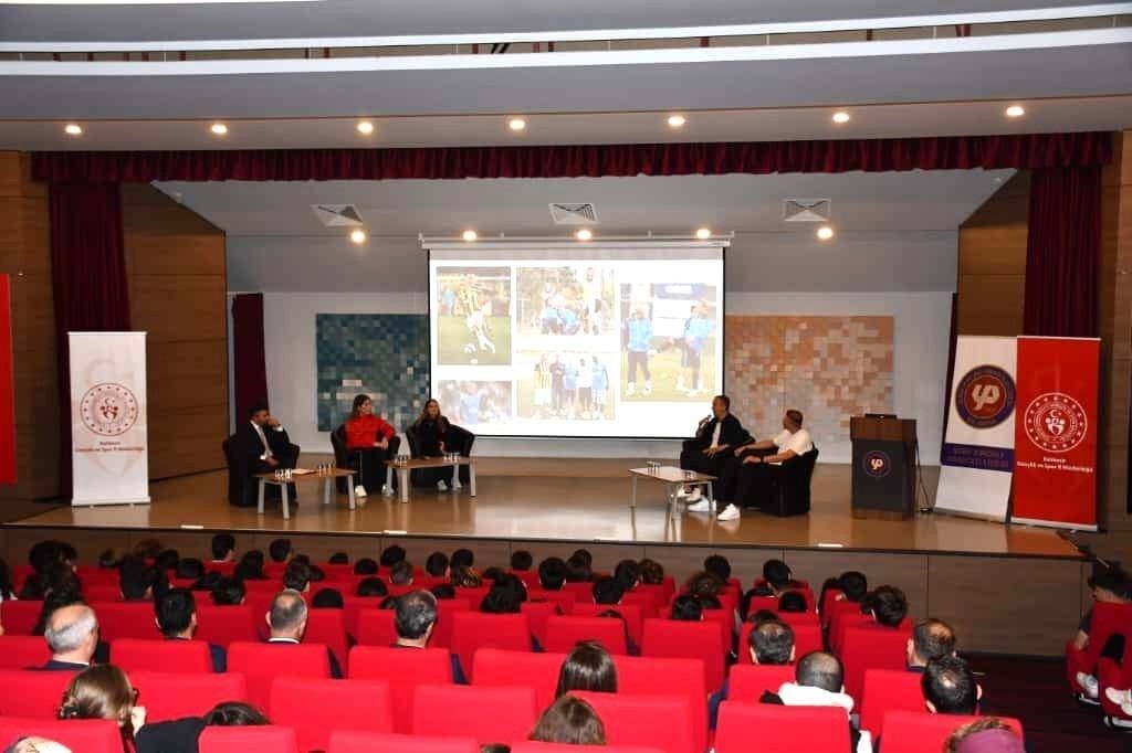 Zirvedeki sporcular &ouml;ğrenciler ile buluştu
