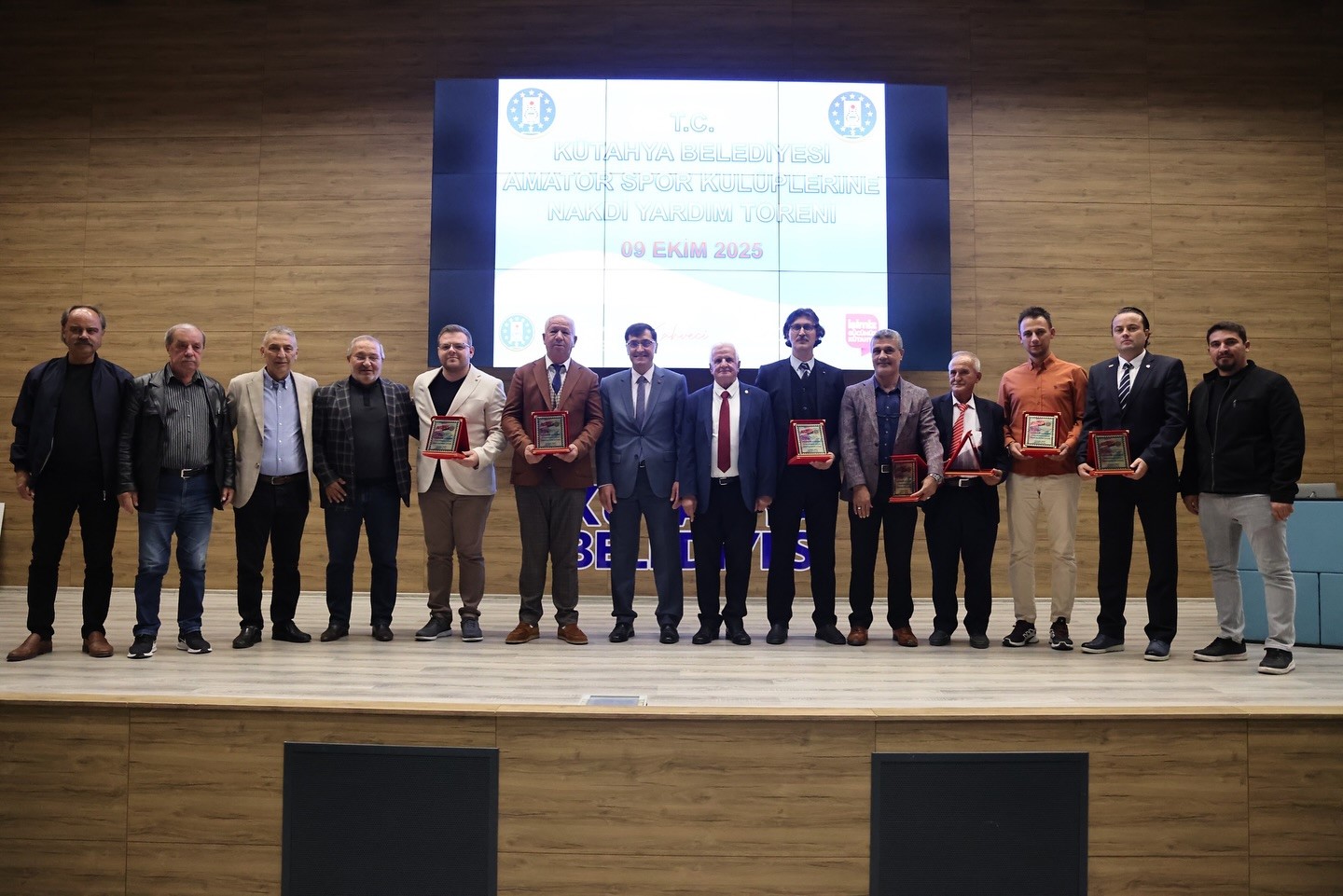 K&uuml;tahya Belediyesi&rsquo;nden amat&ouml;r spor kul&uuml;plerine 4 milyon TL destek
