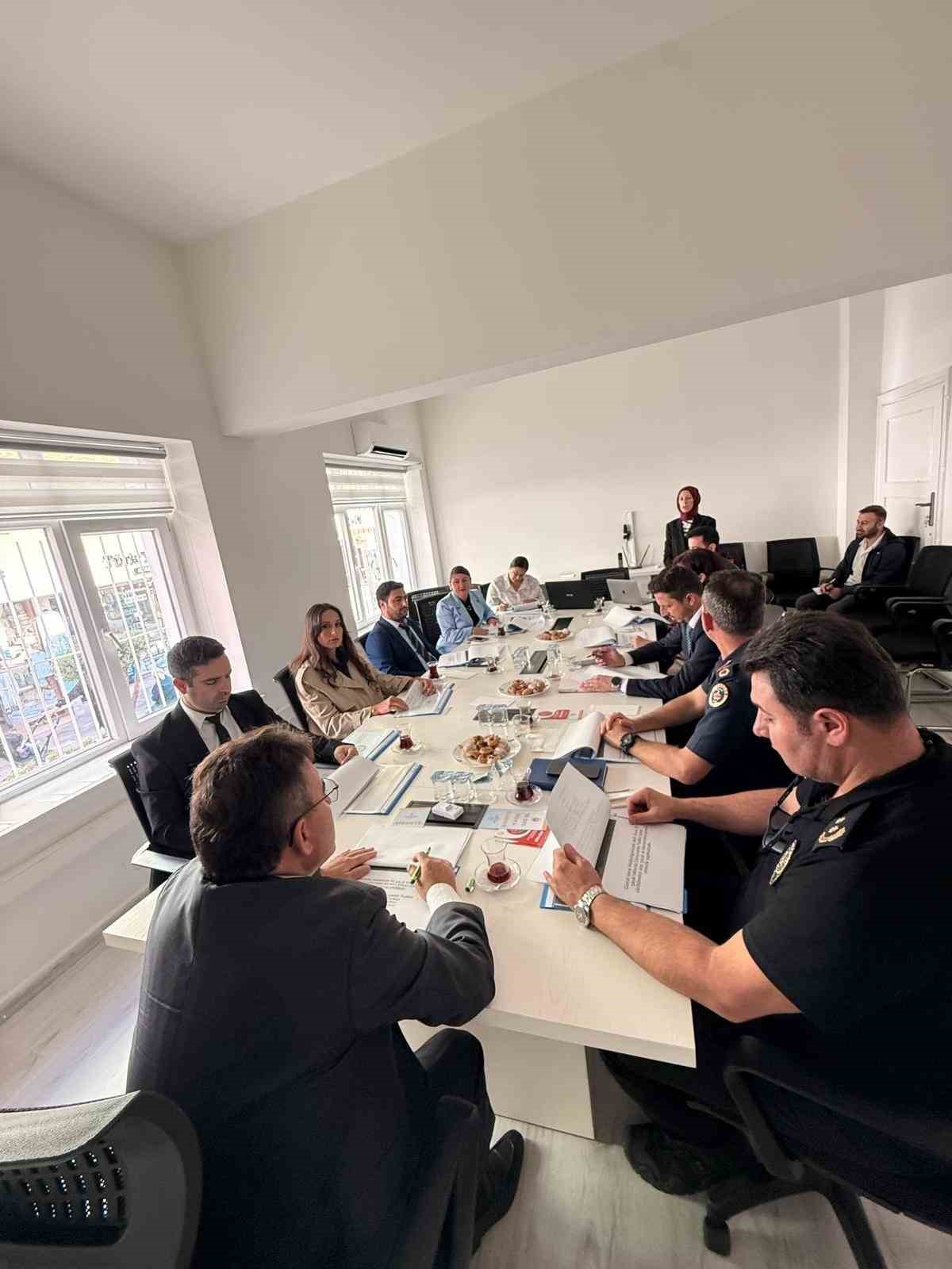 Marmaris&rsquo;te kadına y&ouml;nelik şiddetle m&uuml;cadele ve &ccedil;ocuk koruma toplantısı yapıldı
