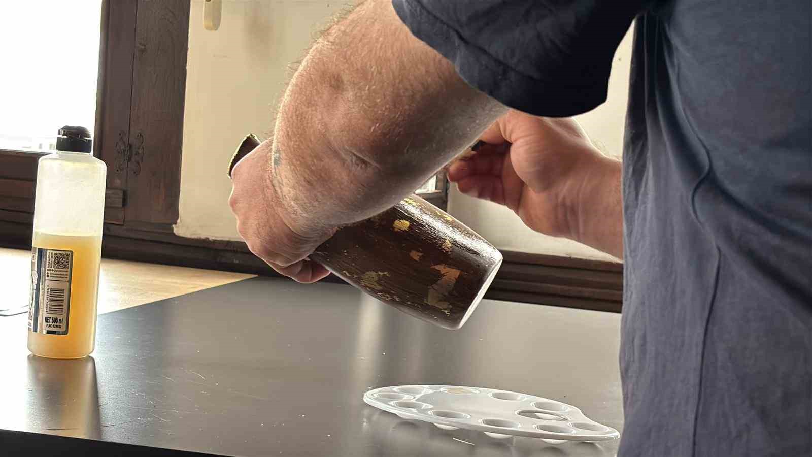 Alkol bağımlılığını yendi, şimdi diğer gençlere umut oluyor
