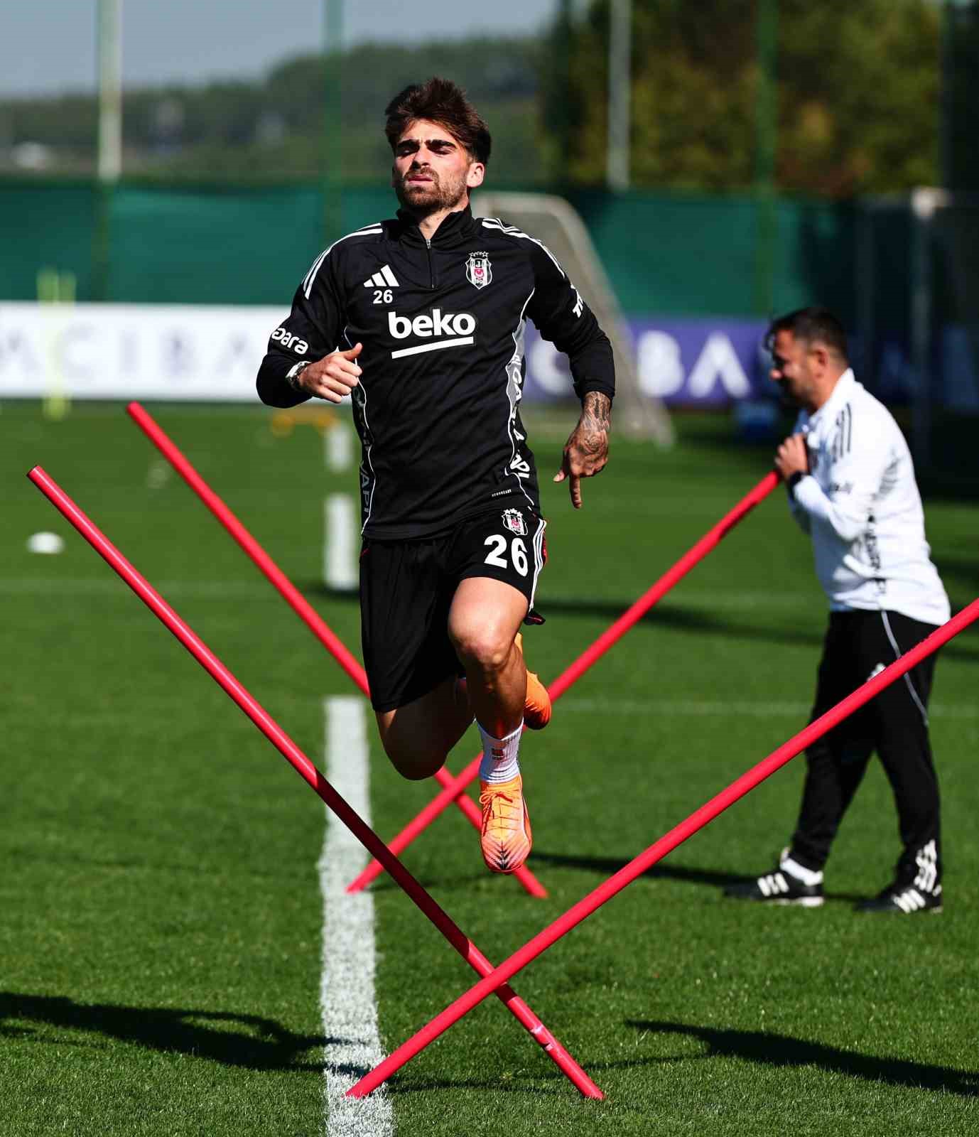 Beşiktaş, Gen&ccedil;lerbirliği ma&ccedil;ı hazırlıklarını s&uuml;rd&uuml;rd&uuml;
