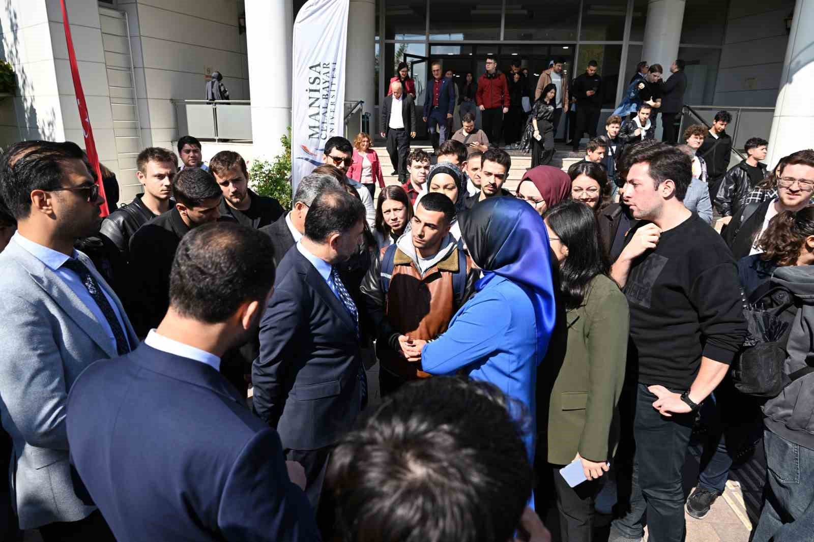 TUSAŞ Genel M&uuml;d&uuml;r&uuml; Demiroğlu&rsquo;ndan &ouml;ğrencilere konferans
