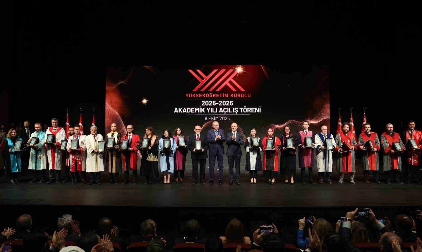 Prof. Dr. Nasrullah Hacımüftüoğlu’na özel ödül