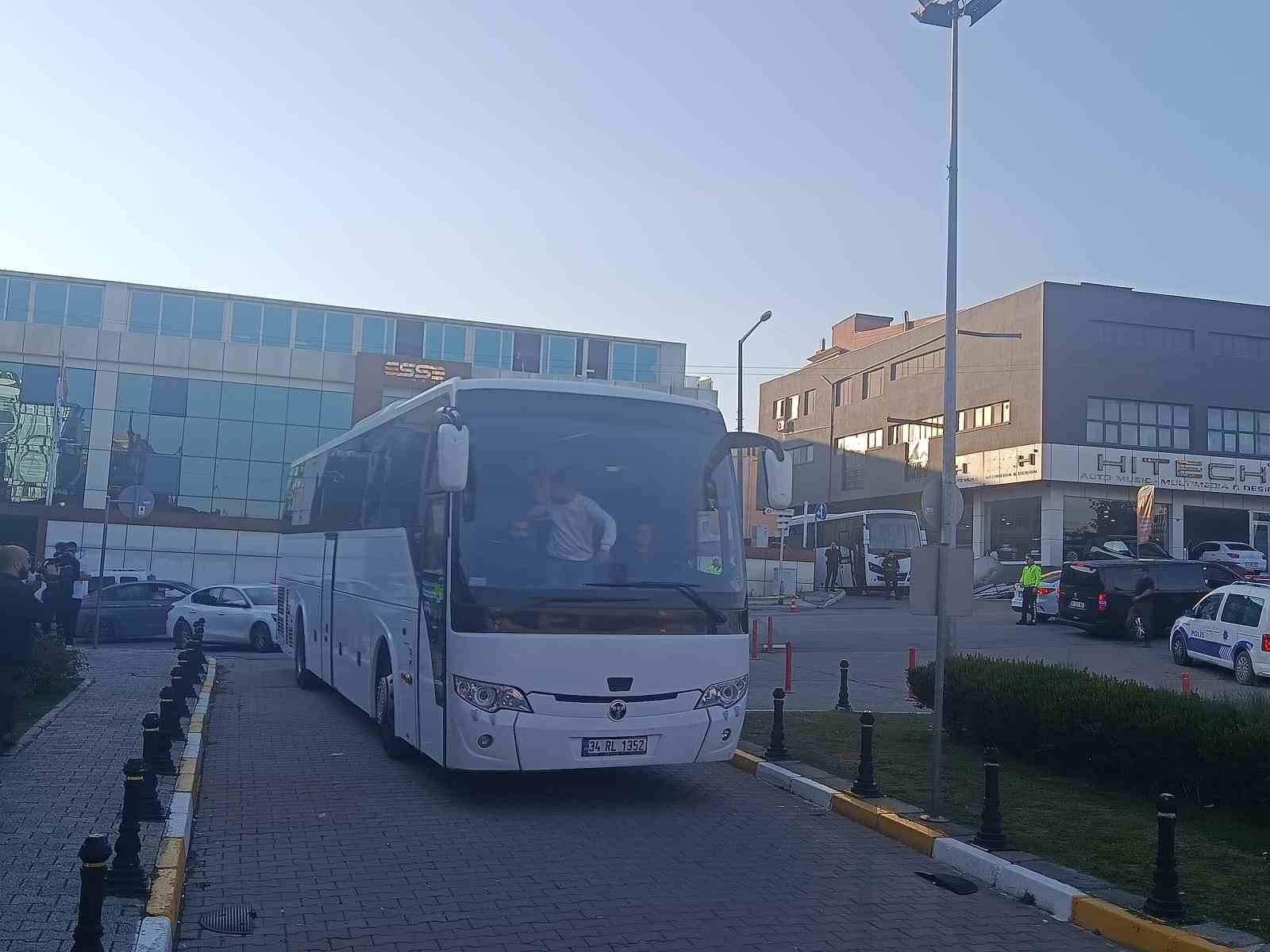 &Ouml;zg&uuml;rl&uuml;k Filosu&rsquo;ndaki aktivistler Adli Tıp Kurumu&rsquo;na getirildi
