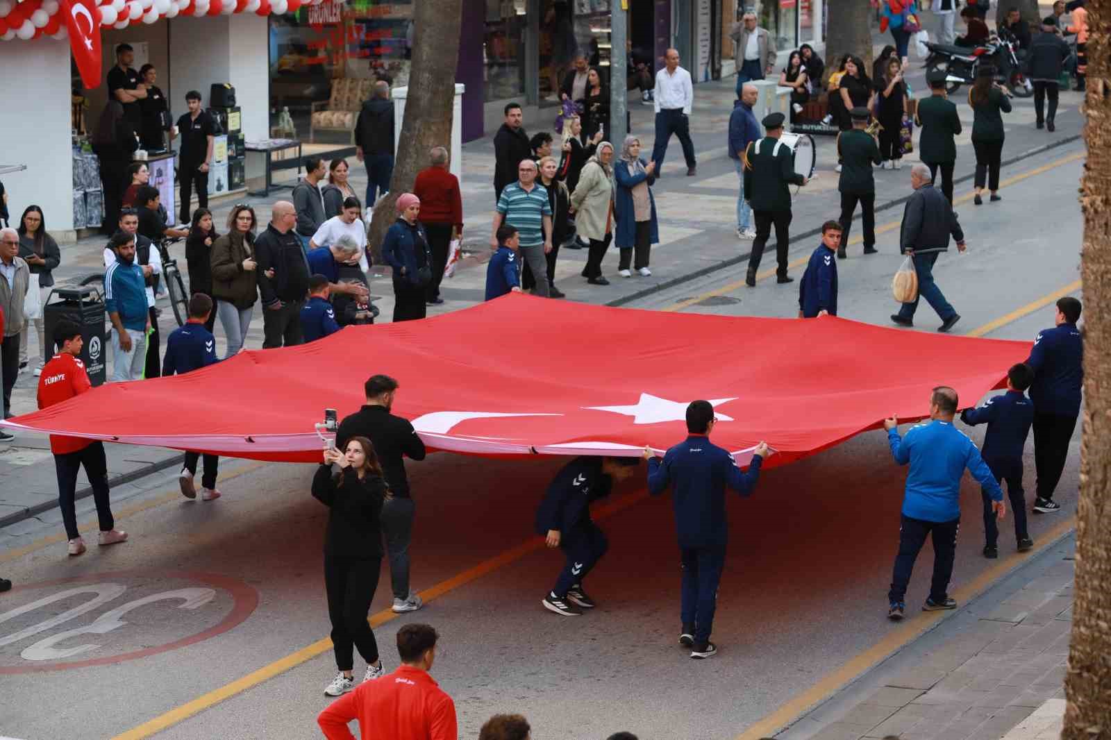 Amatör spor ruhu, Denizli’de meydanlara taştı