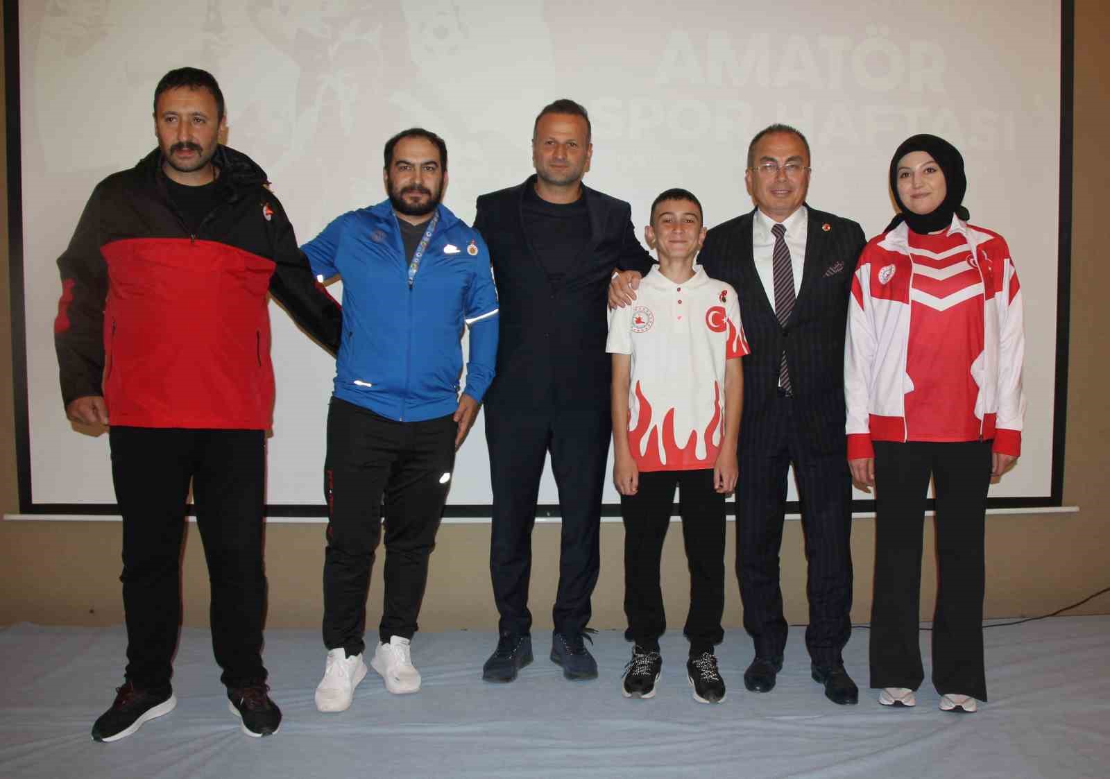 Sivas&rsquo;ta "Zirvedeki Yiğidolar" &ouml;d&uuml;llerini aldı
