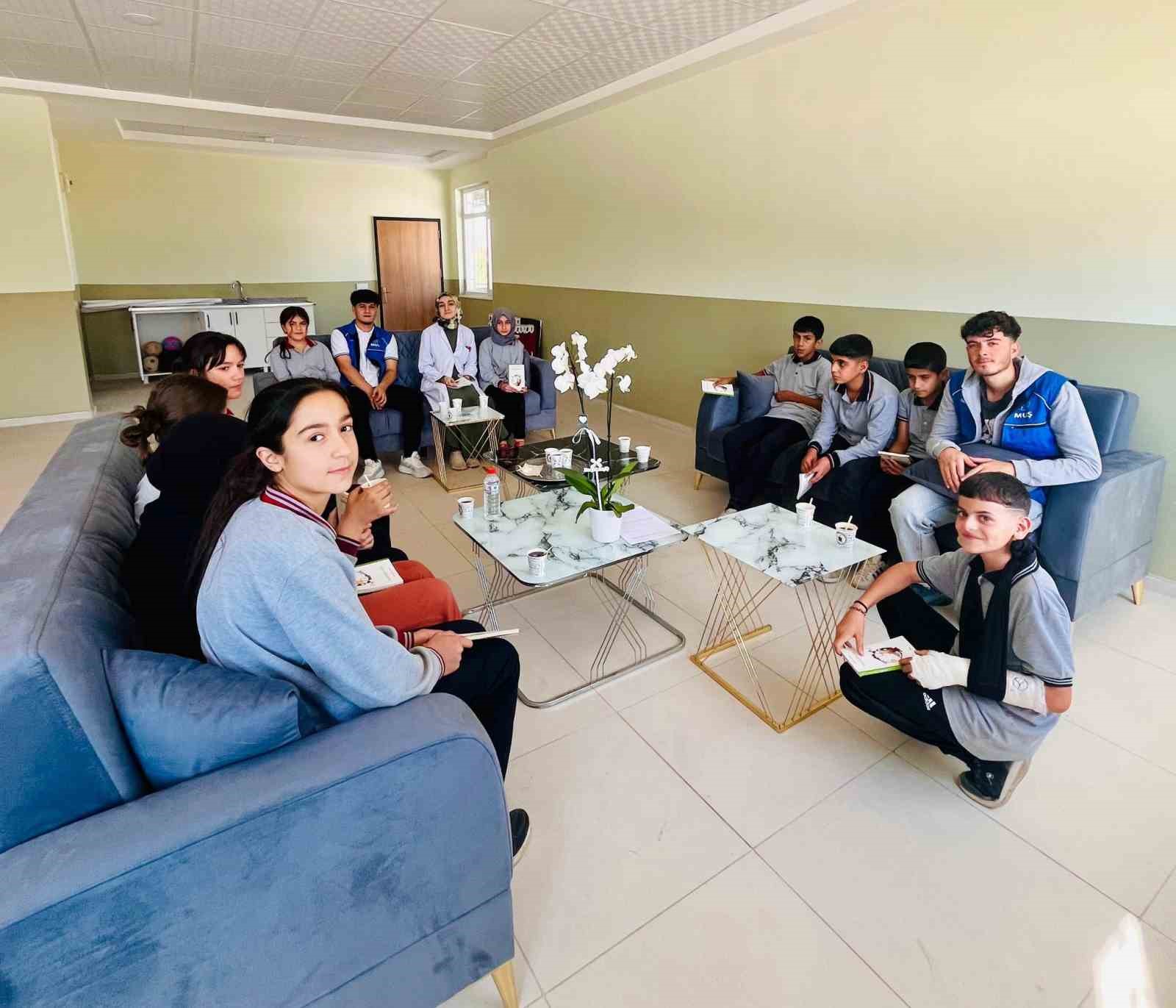 Gençlik Merkezi’nden öğrencilerle kitap okuma etkinliği