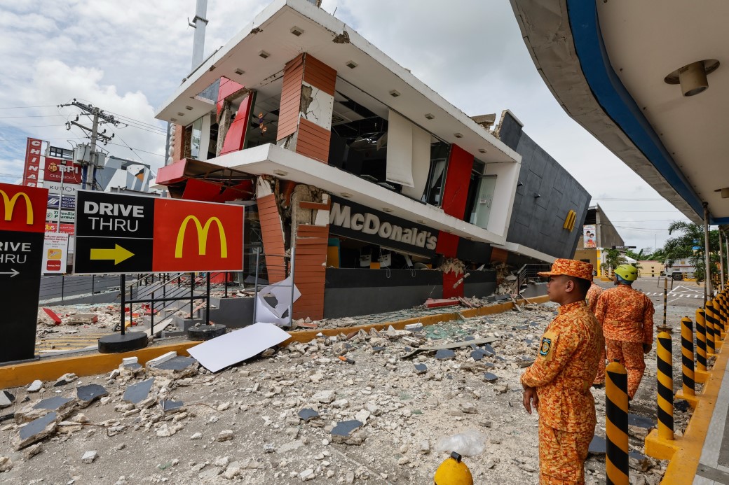 Filipinler’de 7.4 büyüklüğündeki depremde 7 kişi hayatını kaybetti