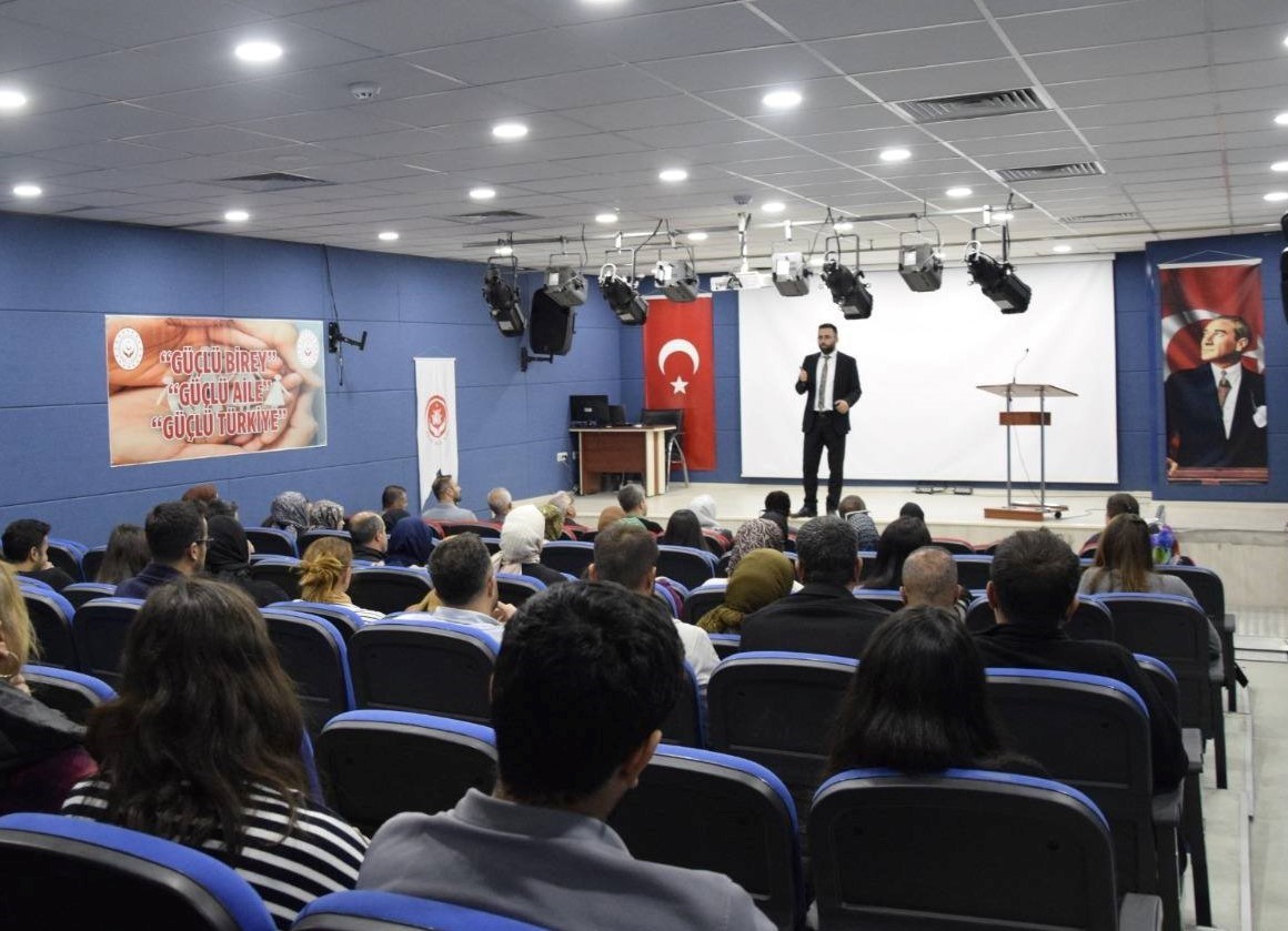 Muş’ta Aile ve Sosyal Hizmetler İl Müdürlüğü personeline travma eğitimi