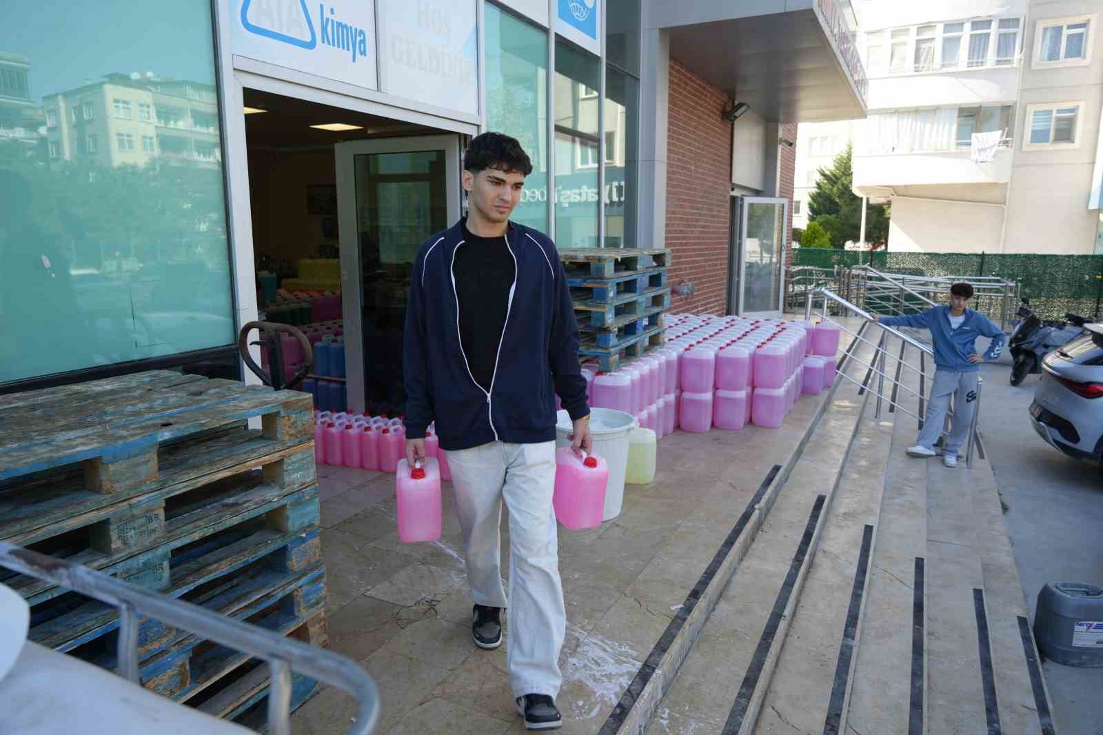 &rsquo;Fabrika gibi lise&rsquo;ye 150 ton temizlik malzemesi siparişi
