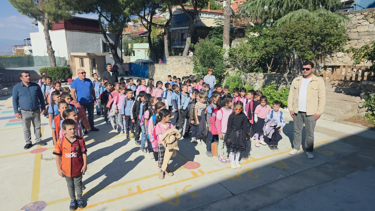 Kalbi k&uuml;&ccedil;&uuml;k, azmi b&uuml;y&uuml;k: Defne&rsquo;nin &ouml;ğrenme m&uuml;cadelesi ilham oldu