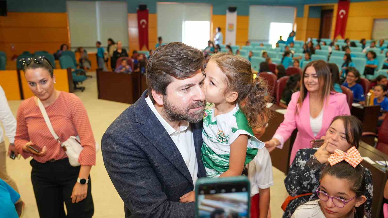 Tarsus’ta meclis koltukları bu kez kız çocuklarının oldu
